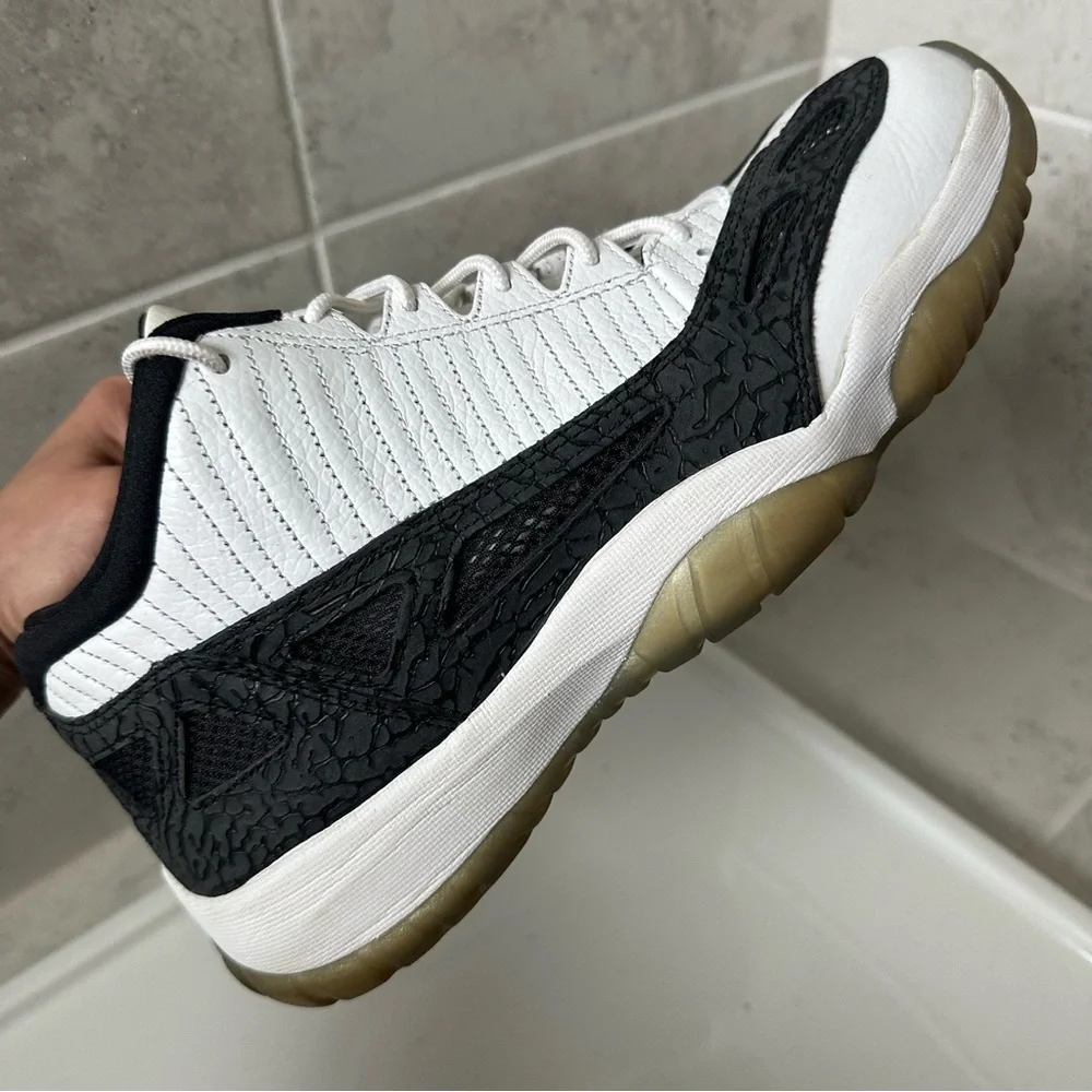 Nike Air Jordan 11 XI Retro Sneaker Size 11.5 Men